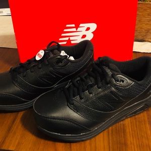 NWT 🖤New Balance 7.5 XXWIDE Black Sneaker 🖤